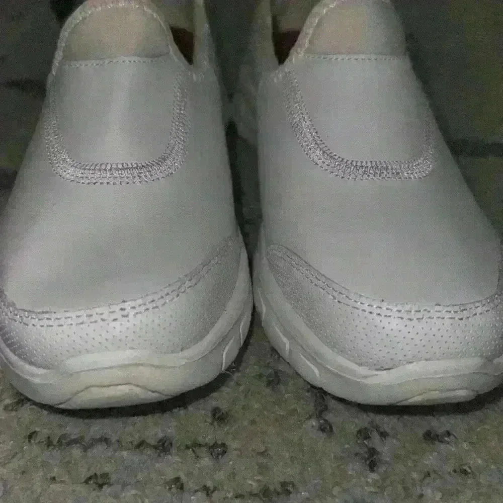 NWT Skechers Work Women's Sure Track Shoe, White size 5 - Picture 5 of 5